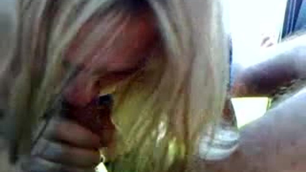 Dirty hooker sucks cock in car