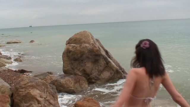 conysgirls Vanessa aka Jessica May gives a nice handjob by the beach