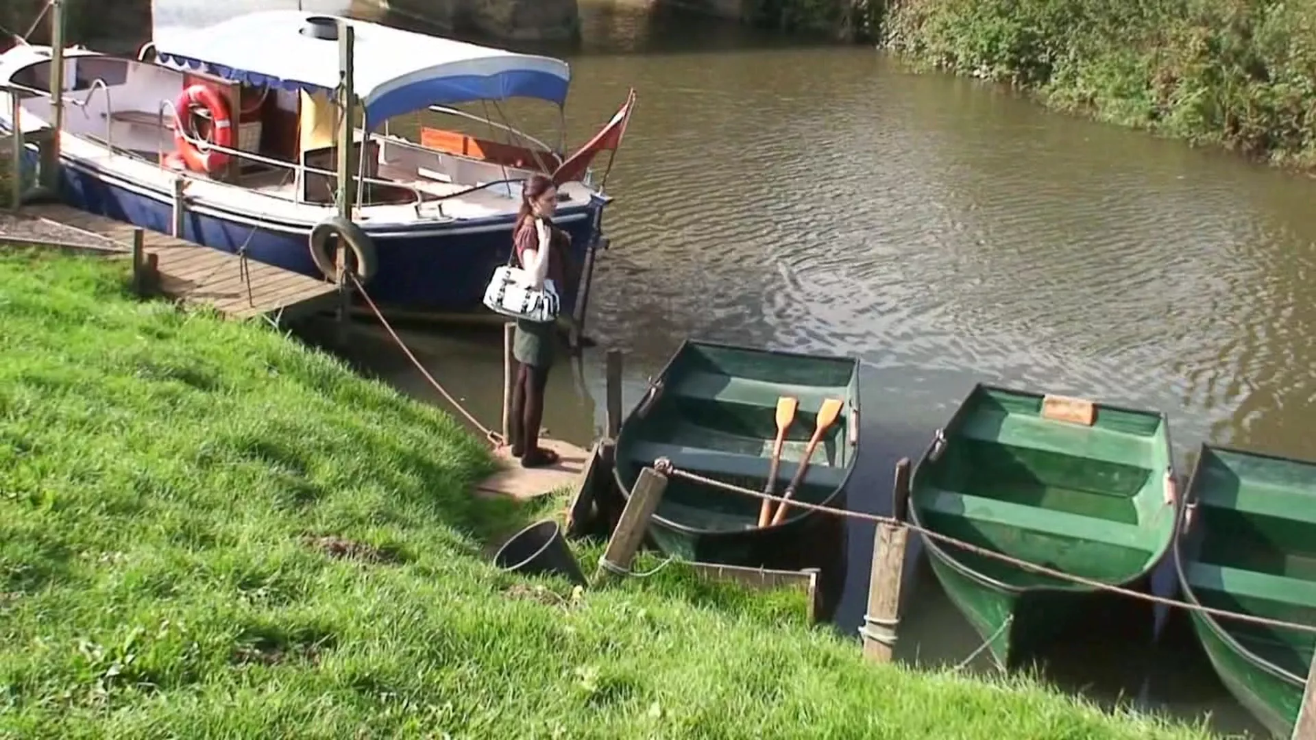 conysgirls Vanessa jerks clients cock on boat